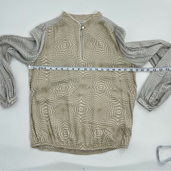 SUMMUM Kaleidoscope Luxury print top with puff sleeves in alpaca Neutral Small - Picture 9 of 14